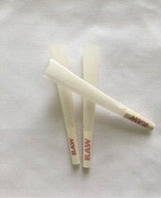 Load image into Gallery viewer, RAW cone organic hemp 1 1/4 size cone(100pk, 200pk, 300pk & 500pk) + tube+glass tip